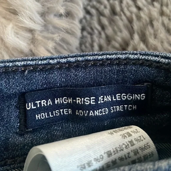 **SOLD Hollister Skinny Jeans - Picture 5 of 5